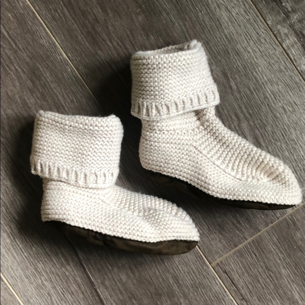 Hanna Andersson Cream Knit Baby Slippers